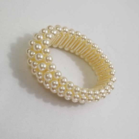 *Free Add-on* Pearl Statement Bracelet - Picture 2 of 4